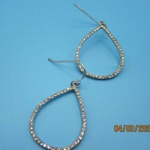 💥5/$10💥Rhinestone tear drop earrings Pre-owned